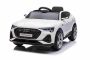 Električni autić Audi E-tron Sportback 12V, bijeli, široko jednosjedno sjedalo s pojasom u tri točke, 2.4 GHz daljinski upravljač, USB/AUX ulaz, ovjes, litijeva baterija, LED svjetla, 2 X 25W motor, ORIGINALNA registracija